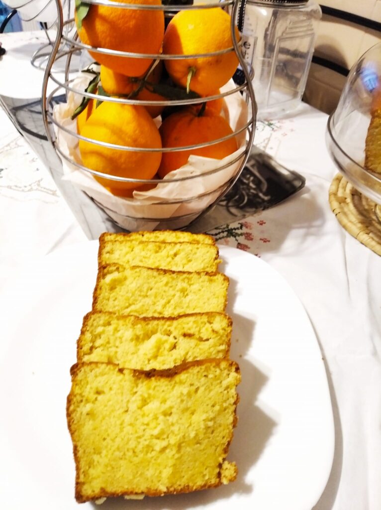 Κέικ με ολόκληρο πορτοκάλι