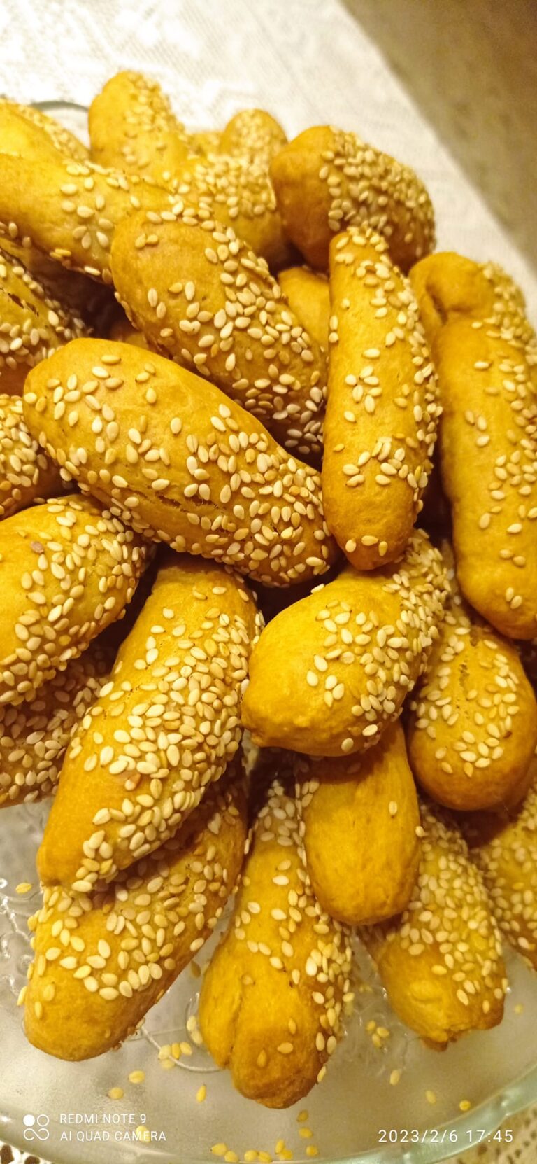 Κουλουράκια με λευκό κρασί και σουσάμι