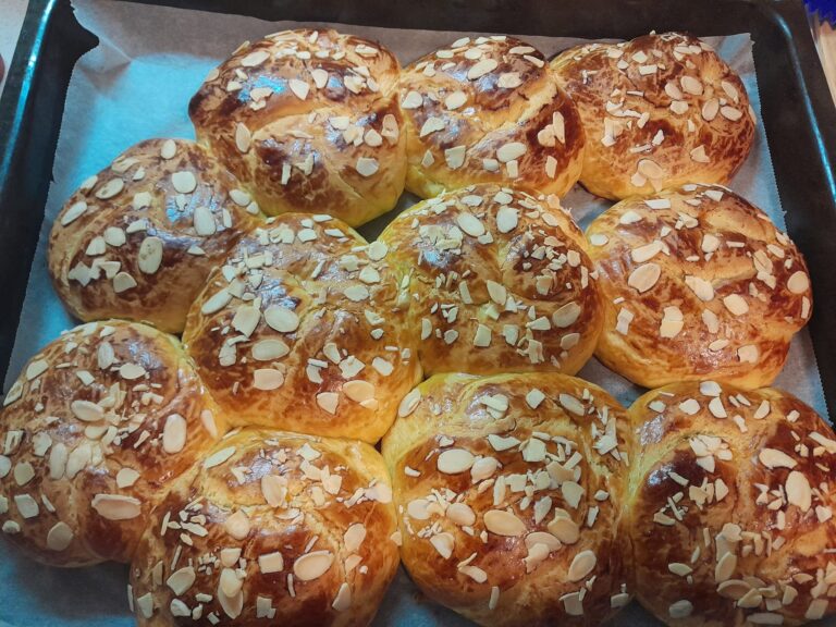 Τσουρεκάκια