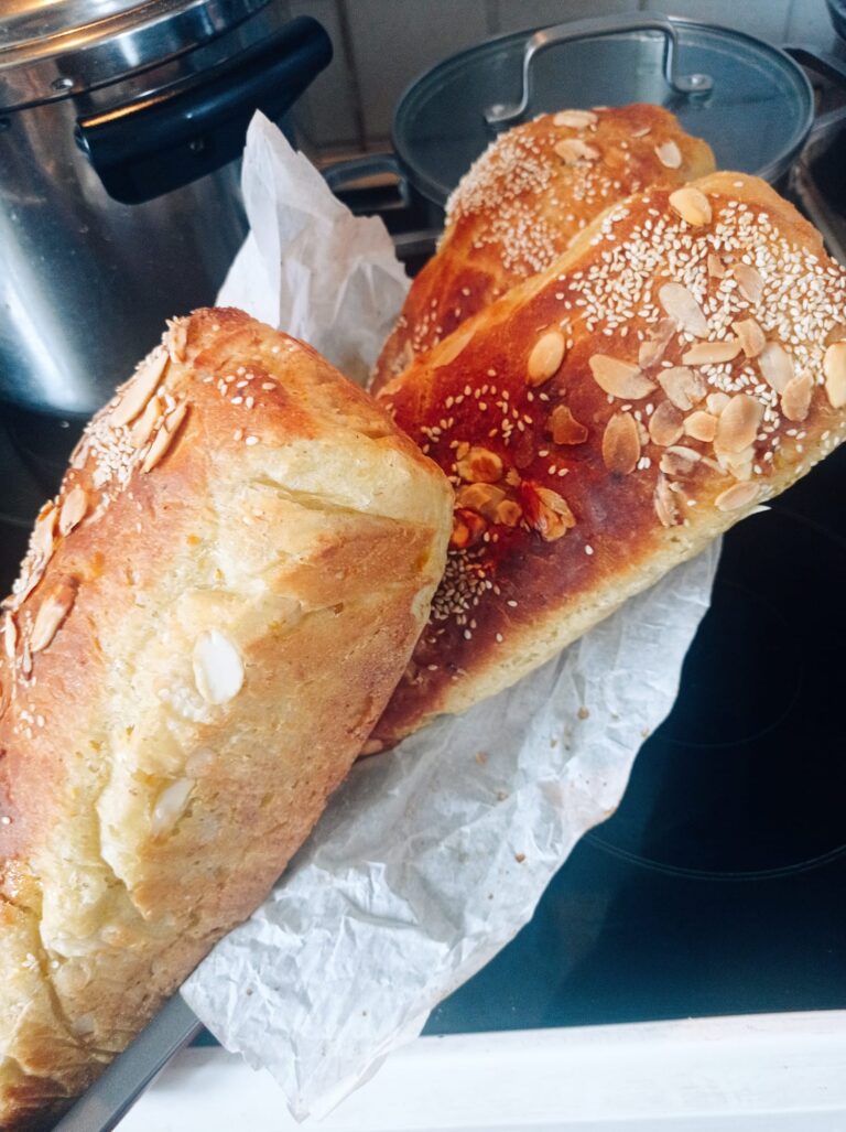 Τσουρέκια με μέλι, ζάχαρη στέβια, ταχίνι, πορτοκάλι