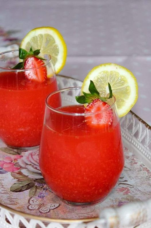 Χυμός φράουλας με λεμόνι
