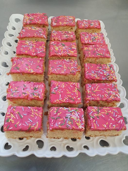 Κέικ με ροζ γλάσο