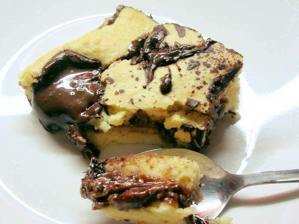Cookies ταψιού με γέμιση μερέντα και σοκολάτα