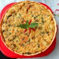 Quiche Lorraine αρμυρή τάρτα με κοτόπουλο πράσο και αγριόσκορδο